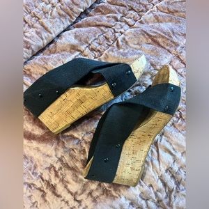 Lucky Brand women’s platform wedge sandals in black fabric and cork